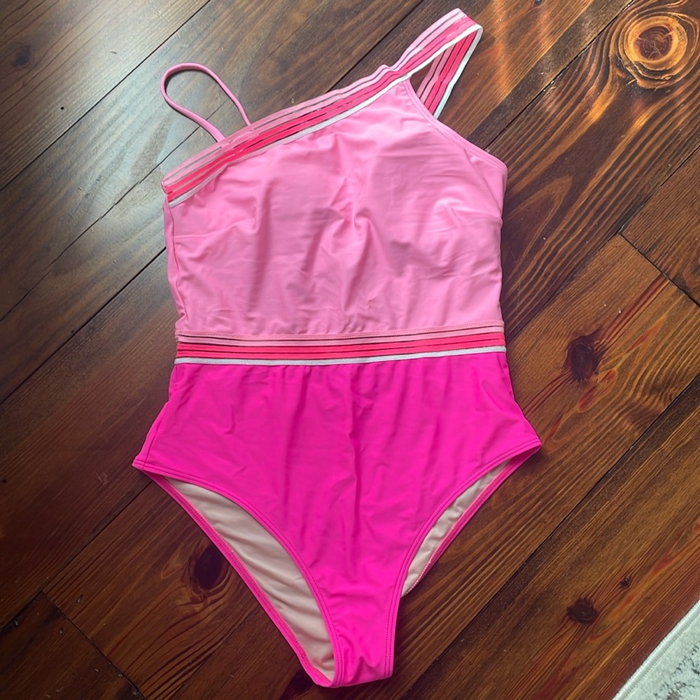 CUPSHE one shoulder swimsuit size medium